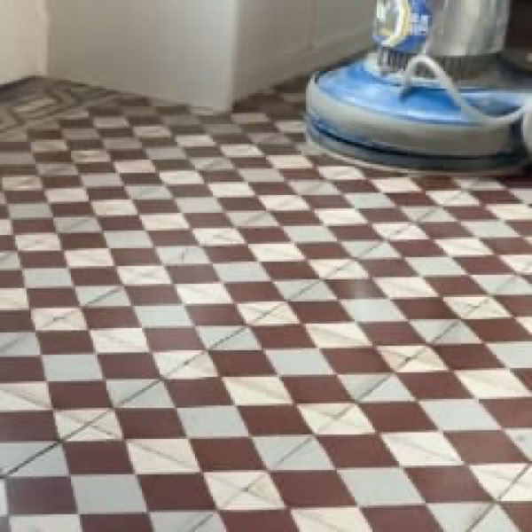 CARREAUX CIMENT : Sauvez-les ! Ponçage et traitements