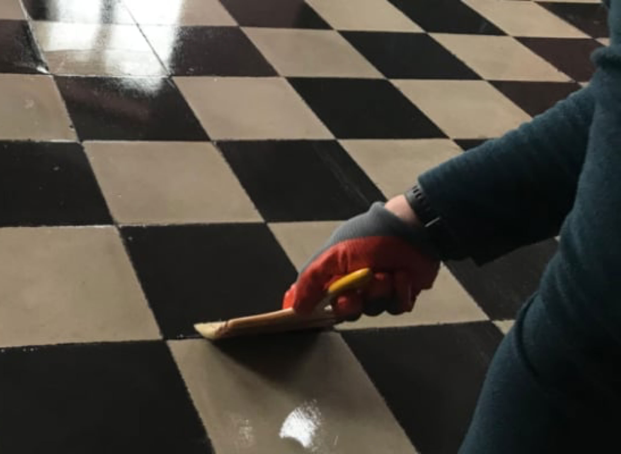 CARREAUX CIMENT : Sauvez-les ! Ponçage et traitements