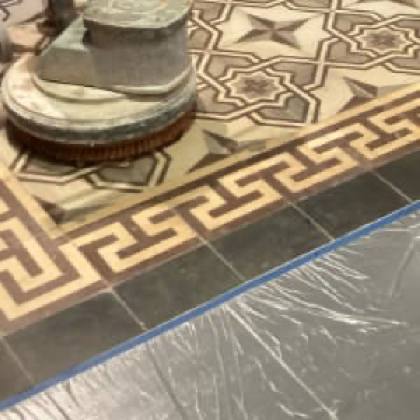 CARREAUX CIMENT : Sauvez-les ! Ponçage et traitements